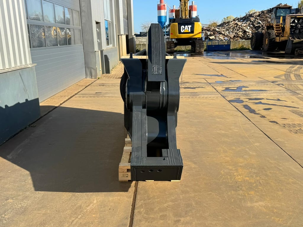 Hammer KSC52 (fits for 35-65 ton excavator) 2024 00032793 Hammer KSC52 (fits for 35-65 ton excavator) 2024 0 Crawler Excav...