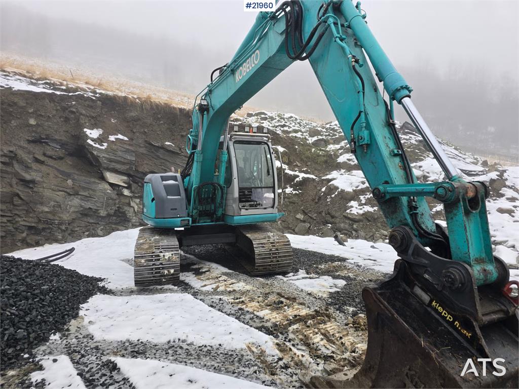 Kobelco SK135 SR LC tracked excavator with digging bucket 2002 21960 SK135 SR LC tracked excavator with digging bucket 200...