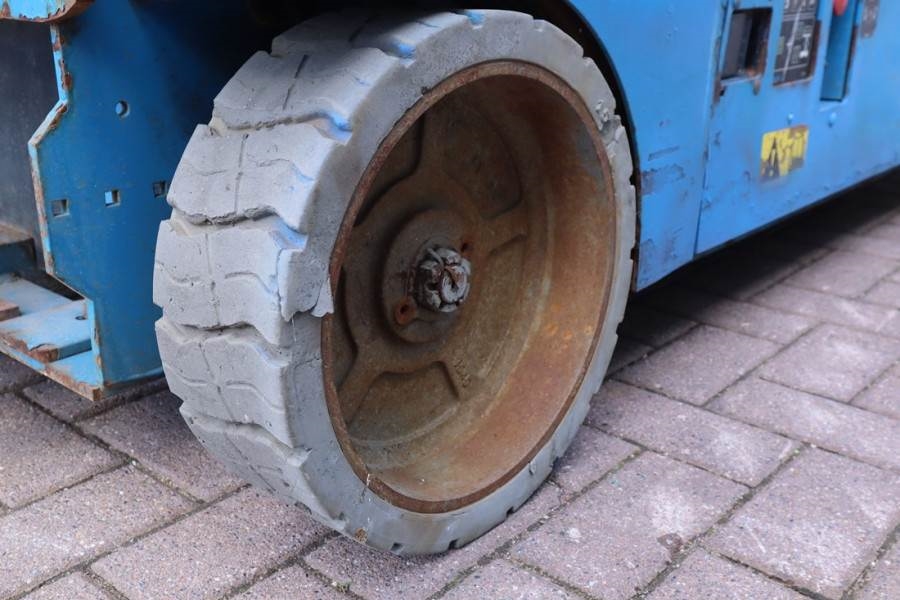 Genie GS4047 Electric, 14m Working Height, 350kg Capacit 2013 GENIE - GS4047 - 90042 GS4047 Electric, 14m Working Height, ...
