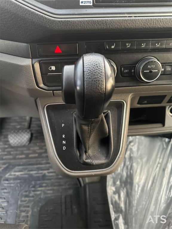 Volkswagen E-Crafter 2019 21715 Volkswagen e-Crafter 2019 1 Closed vans image 14
