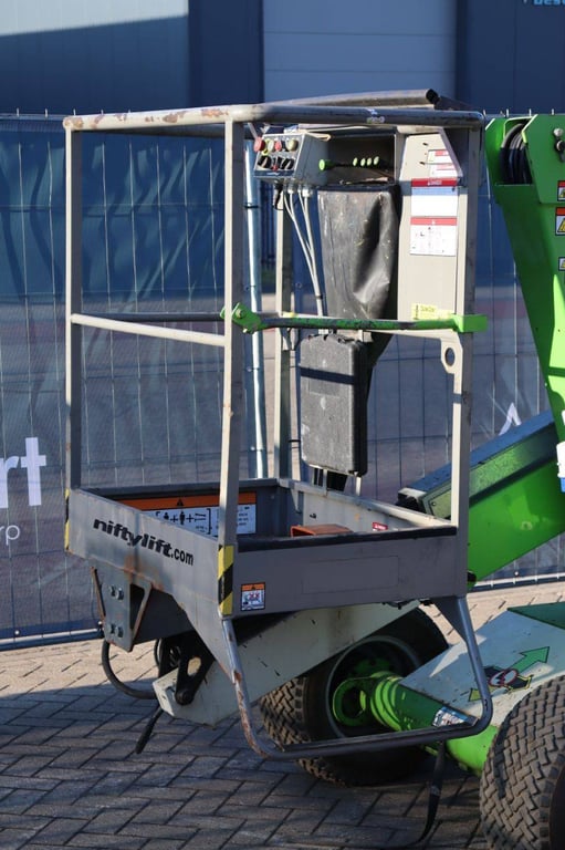 Niftylift HR12NDE Electric + Diesel Articulated Boom Lift 2015 2015 Niftylift HR12NDE 2015 1 image 11