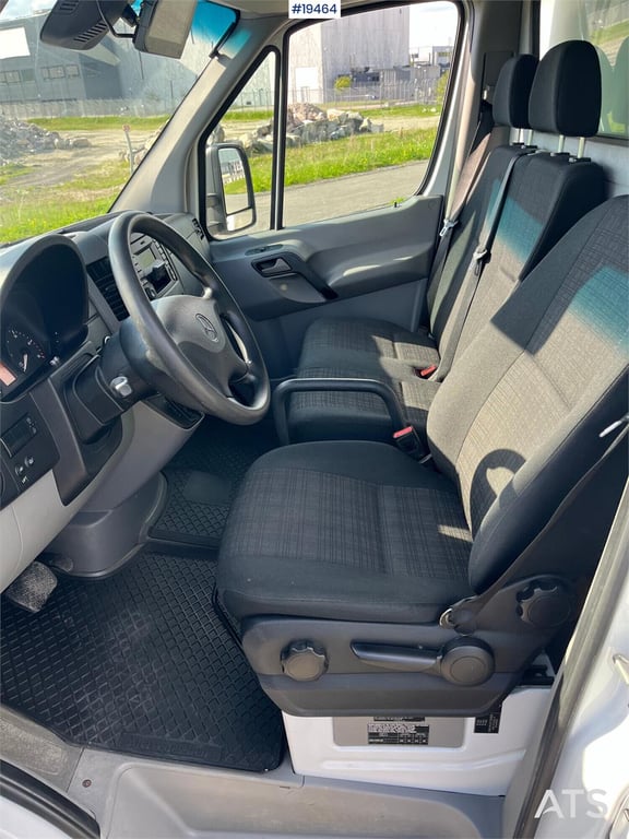 Mercedes-Benz Sprinter 316CDI Box truck w/ Lift. 115,000 km. 2015 19464 Sprinter 316CDI Box w/ Lift. 115,000 km. 2015 1 im...
