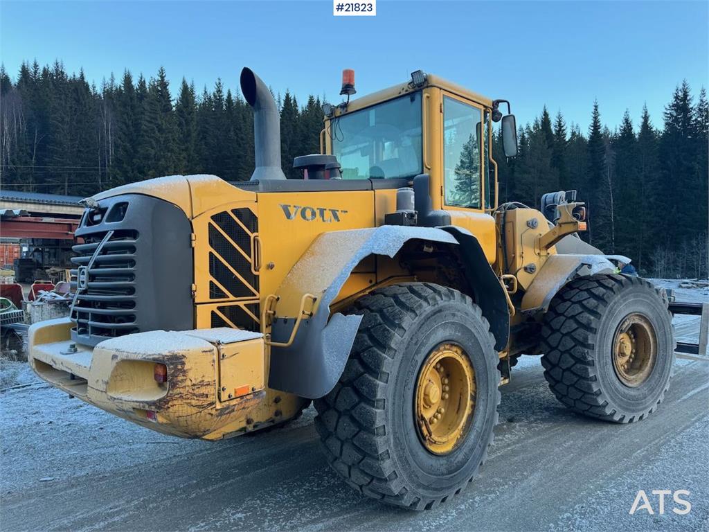 Volvo L110E Wheel Loader with Bucket WATCH VIDEO 2006 21823 L110E Wheel Loader with Bucket WATCH VIDEO 2006 1 Wheel Loader...