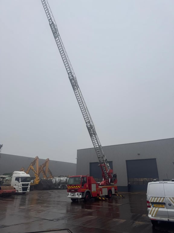 Iveco 130E23 4x2 Firetruck 1997 00033122 130E23 4x2 Firetruck 1997 1 image 2