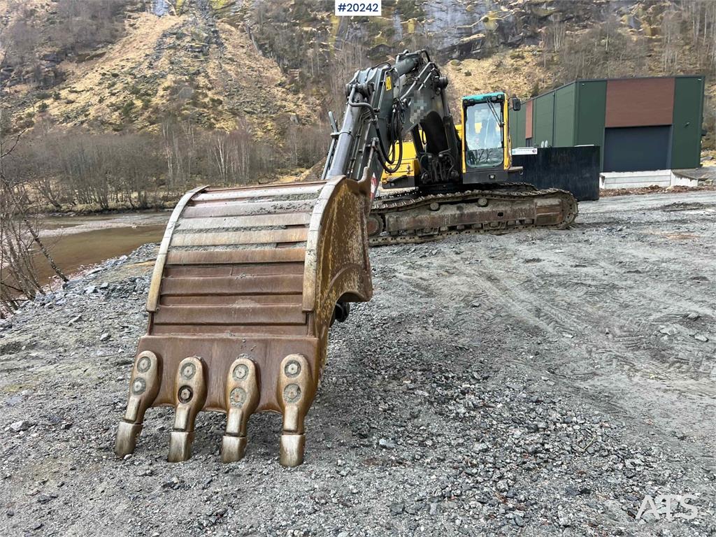 Volvo EC360 BLC excavator w/ Teeth bucket, video 2005 20242 EC360 BLC excavator w/ Teeth bucket, video 2005 1 Crawler Exca...