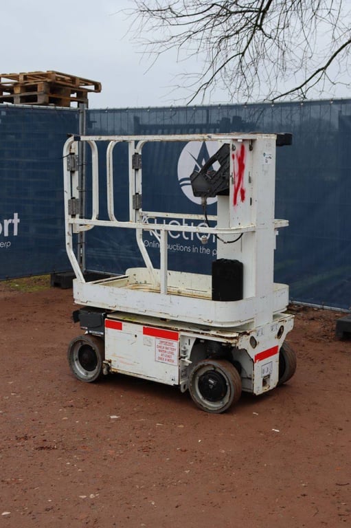JLG 1230ES Electric Mast Lift 5.66m 2013 2013 1230ES 2013 1 image 4