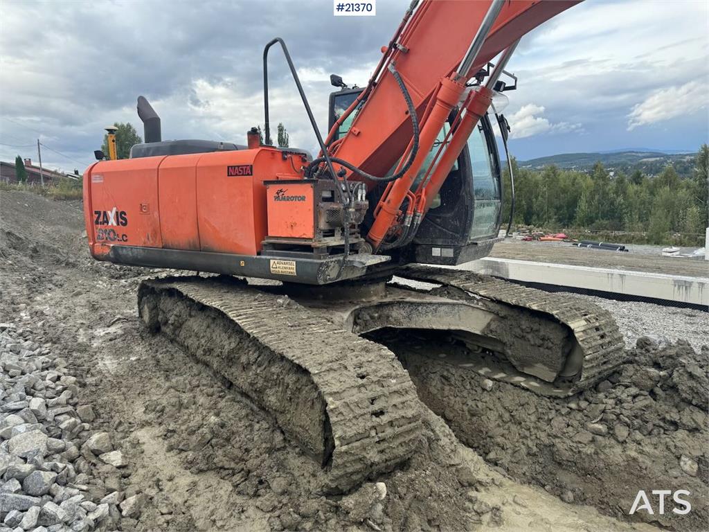 Hitachi ZX210LC-5B Tracked excavator w/ tilt, bucket and G 2013 21370 ZX210LC-5B Tracked excavator w/ tilt, bucket and G 2...