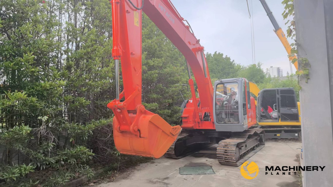 Hitachi ZX225US Crawler Excavator Original For Sale ZX225US 2019 1 Crawler Excavators image 2