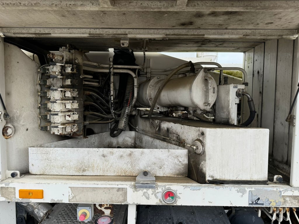 Heavy machinery product image - Image 14 of 15