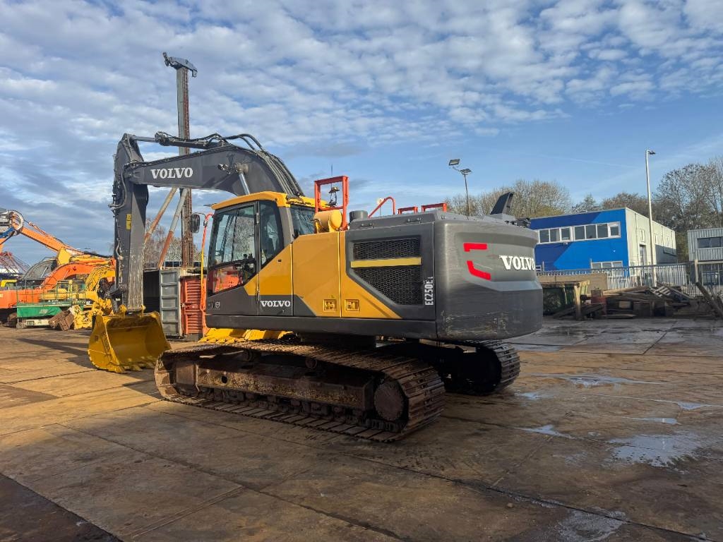 Volvo EC 250 EL 2015 5434 EC 250 EL 2015 1 Crawler Excavators image 3