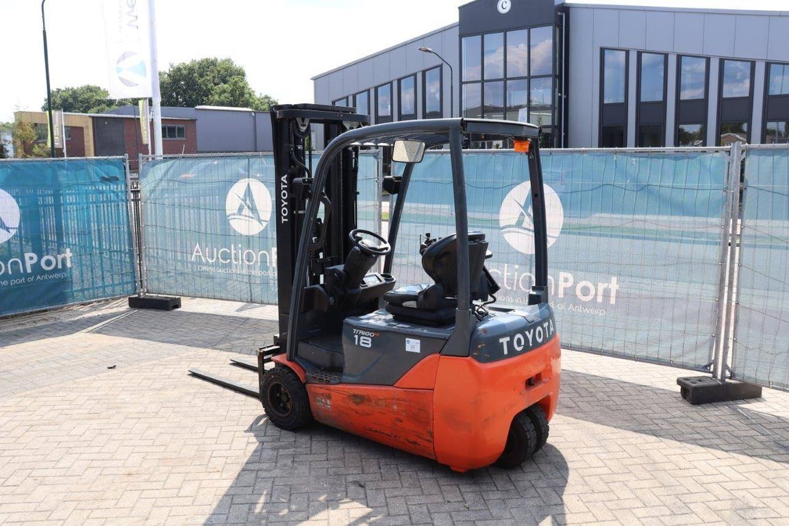 Forklift Toyota 8FBET18 Electric 1800kg 5m 2013 2013 8FBET18 2013 1 Forklift image 3
