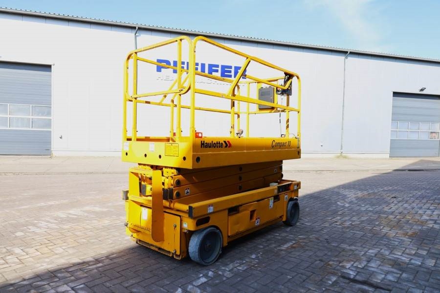 Haulotte Compact 10 Electric, 10m Working Height, 450kg Cap 2011 HAULOTTE - Compact 10 - 62352 Compact 10 Electric, 10m Wo...