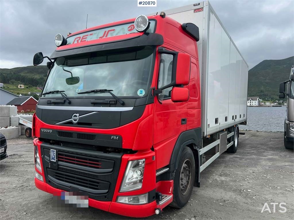 Volvo Fm 330 4x2 Cabinet van w/ full side opening 2015 20870 Fm 330 4x2 Cabinet van w/ full side opening 2015 1 image 2