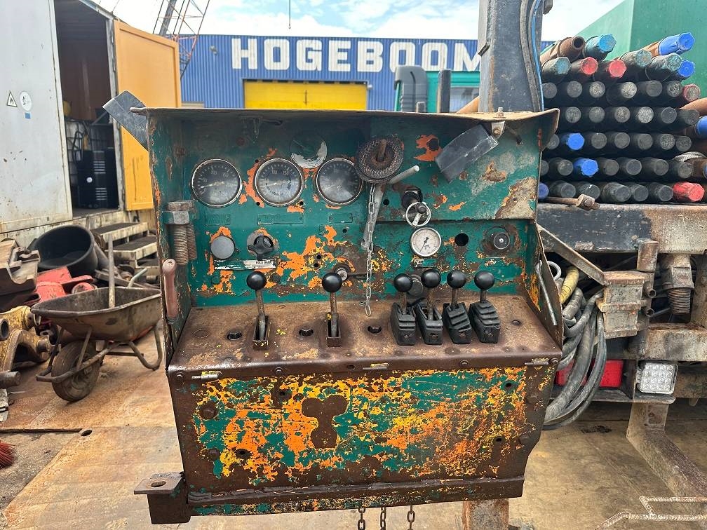 Volvo terberg fm1350 waterdrill 500m mudpump 2000 5232 terberg fm1350 waterdrill 500m mudpump 2000 1 image 7