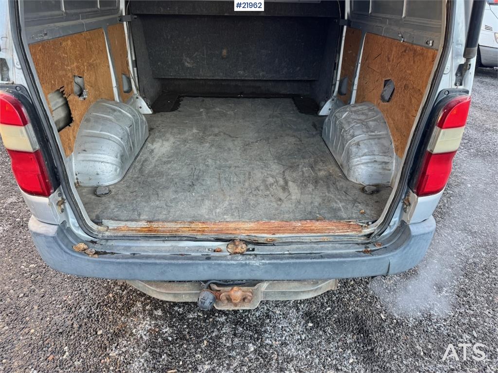 Toyota Hiace 4WD. Lots of rust. 6 seats! 2003 21962 Hiace 4WD. Lots of rust. 6 seats! 2003 1 Closed vans image 9
