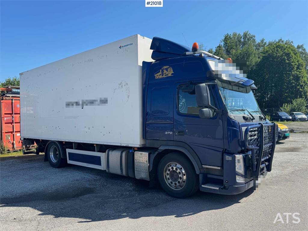 Volvo FM 370 box truck with full side opening! 2012 21018 FM 370 box truck with full side opening! 2012 1 image 5