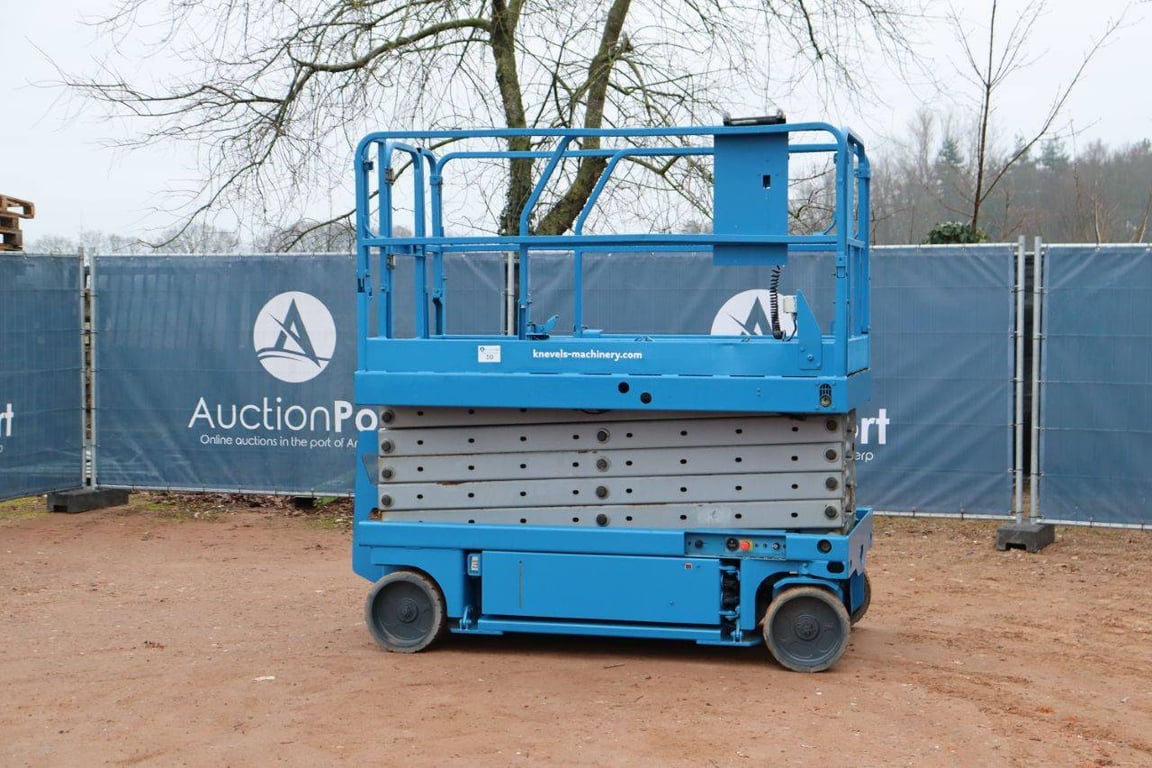 Scissor lift Genie GS-3246 Electric 11.8m 2002 2002 GS-3246 2002 1 Scissor Lifts image 3