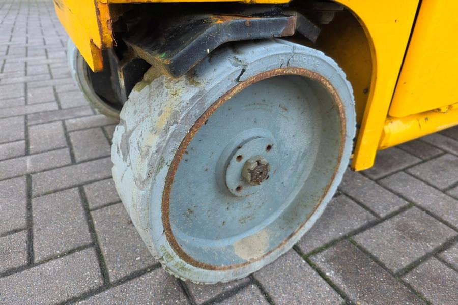 Haulotte Compact 8 As-Is, Electric, 8.2m Working Height, 35 2011 HAULOTTE - Compact 8 - 61868 Compact 8 As-Is, Electric, 8...