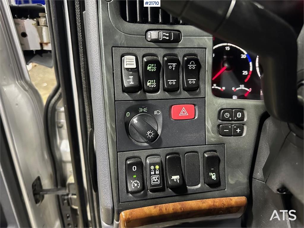 Scania R560 brøyterigget krokbil m / 20 T krok og kasse. 2008 21710 R560 brøyterigget krokbil m / 20 T krok og kasse. 2008...
