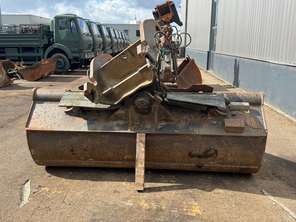 Tilting Bucket CW45 27-42 tons excavator 70001932 Tilting Bucket CW45 27-42 tons excavator 1 image 6
