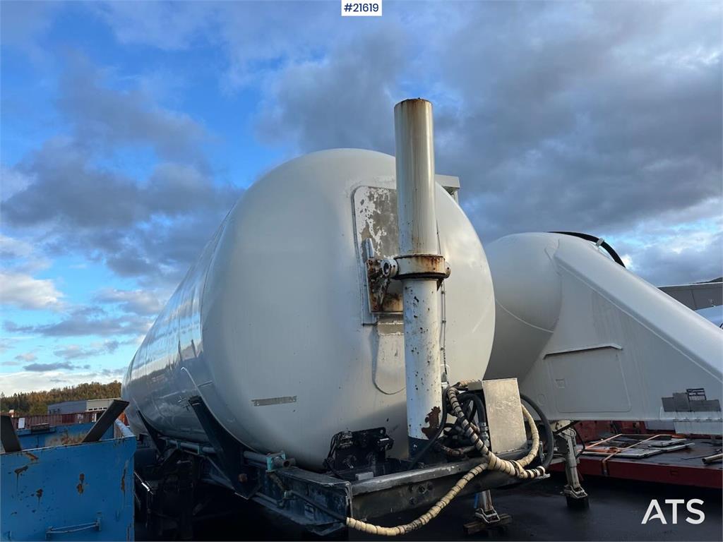 Spitzer silo trailer, 3-axle bulk trailer. 1996 21619 SPITZER silo trailer, 3-axle bulk trailer. 1996 1 image 3