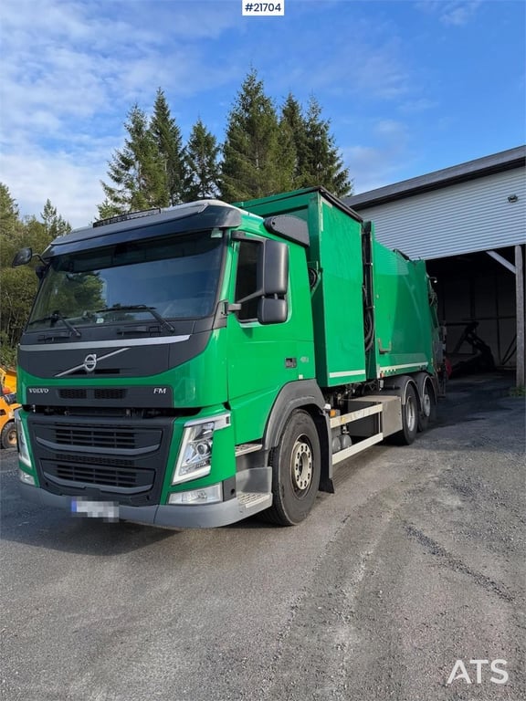 Volvo FM410 2-Chamber Refuse Truck. 2017 21704 FM410 2-Chamber Refuse Truck. 2017 1 image 2