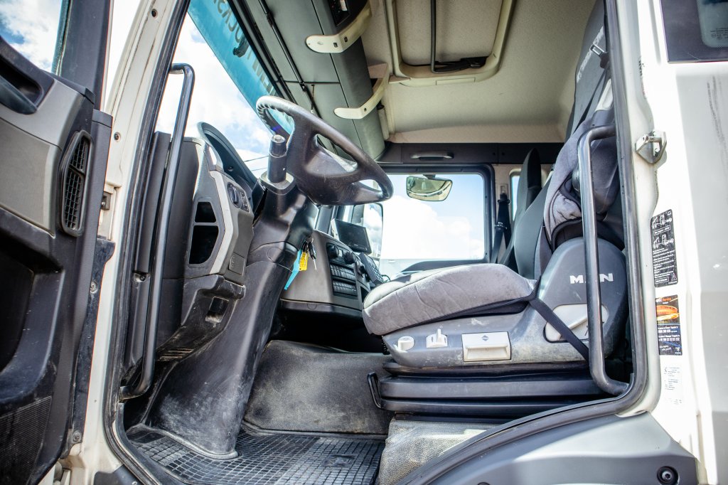 MAN TGS 32.400BB+LIEBHERR 8M³+BAND/TAPIS 16m 2014 E59799 TGS 32.400BB+LIEBHERR 8M³+BAND/TAPIS 16m 2014 1 image 9