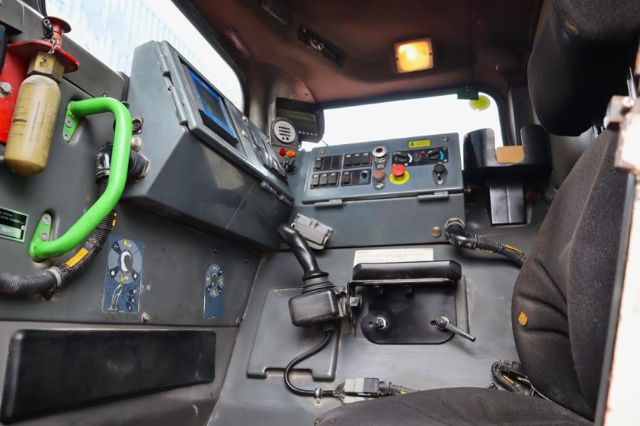 Sandvik LH410 Diesel, 4x4 Drive, 10t Capacity, Tilting Buc 2010 SANDVIK - LH410 - 30083 LH410 Diesel, 4x4 Drive, 10t Capac...