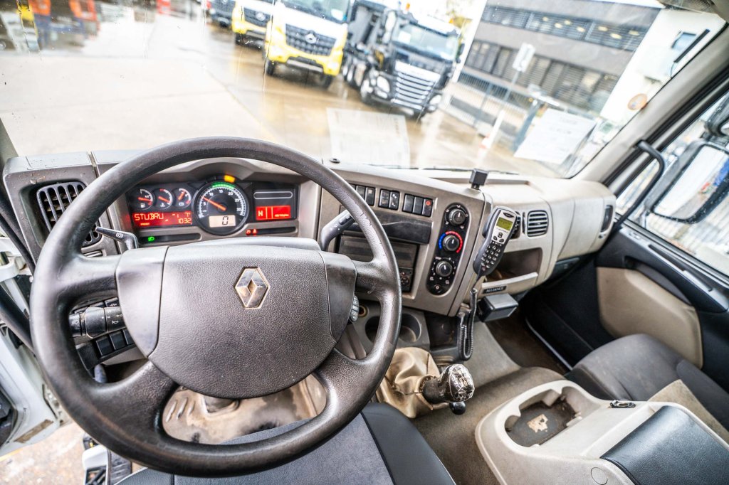 RENAULT MIDLUM 220 (16T)+ DHOLLANDIA 2T. 2012 E64812 Renault MIDLUM 220 (16T)+ DHOLLANDIA 2T. 2012 1 image 12