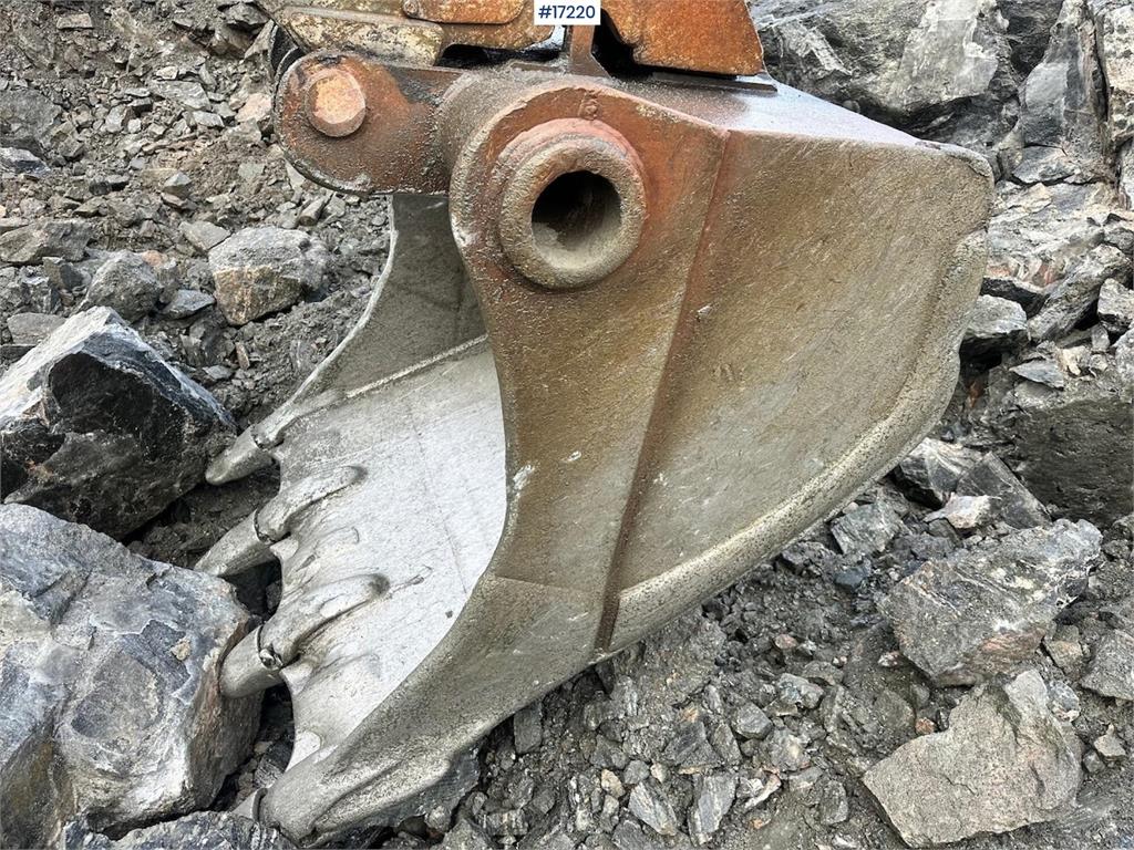 Volvo EC360 BLC Tracked excavator w/ digging bucket and 2004 17220 EC360 BLC Tracked excavator w/ digging bucket and 2004 ...