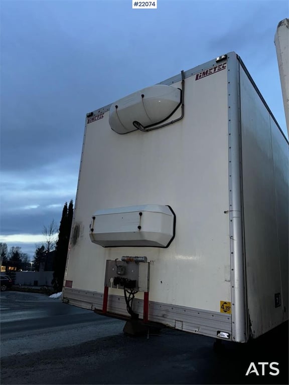 Limetec semi-trailer with full side opening. 2008 22074 Limetec semi-trailer with full side opening. 2008 1 Box semi-trail...
