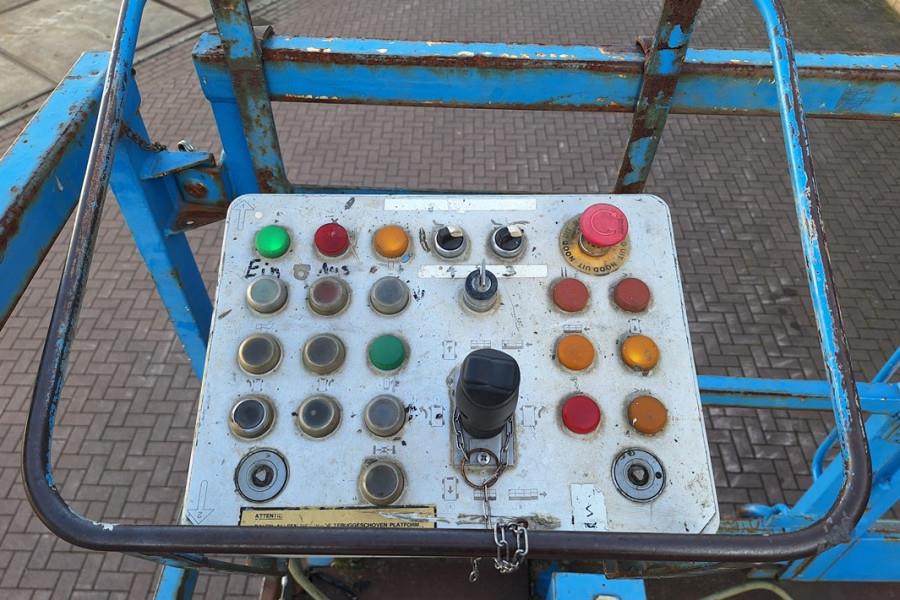 Holland Lift Megastar G300DL30/S Diesel, 4x4x4 Drive, 33.5m Wor 2001 HOLLAND LIFT - Megastar G300DL30/S - 90374 Holland li...
