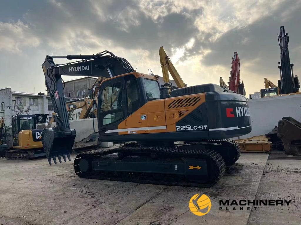 HYUNDAI R225LC-9T Used Crawler Excavator Original Good Condition GOOD PRICE R225LC-9T 2019 1 Crawler Excavators image 5