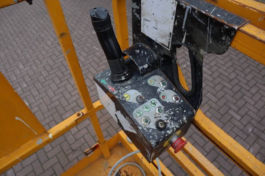 Haulotte Compact 10 Electric, 10m Working Height, 450kg Cap 2011 HAULOTTE - Compact 10 - 61856 Compact 10 Electric, 10m Wo...