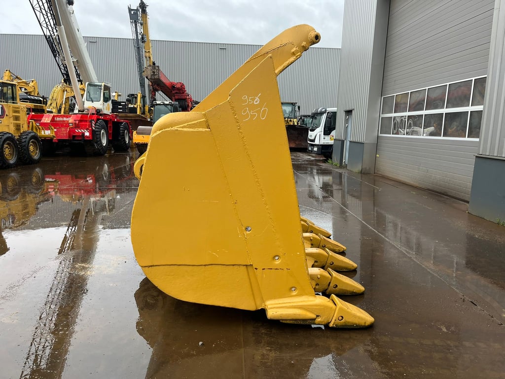 Caterpillar Bucket 990 00032768 Bucket 990 1 image 5