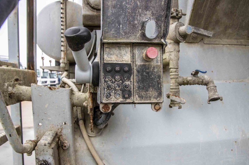 LIEBHERR BETON MIXER/MALAXEUR/MISCHER HTM 1204 - 12M³ 2013 E57906 BETON MIXER/MALAXEUR/MISCHER HTM 1204 - 12M³ 2013 1 image 8