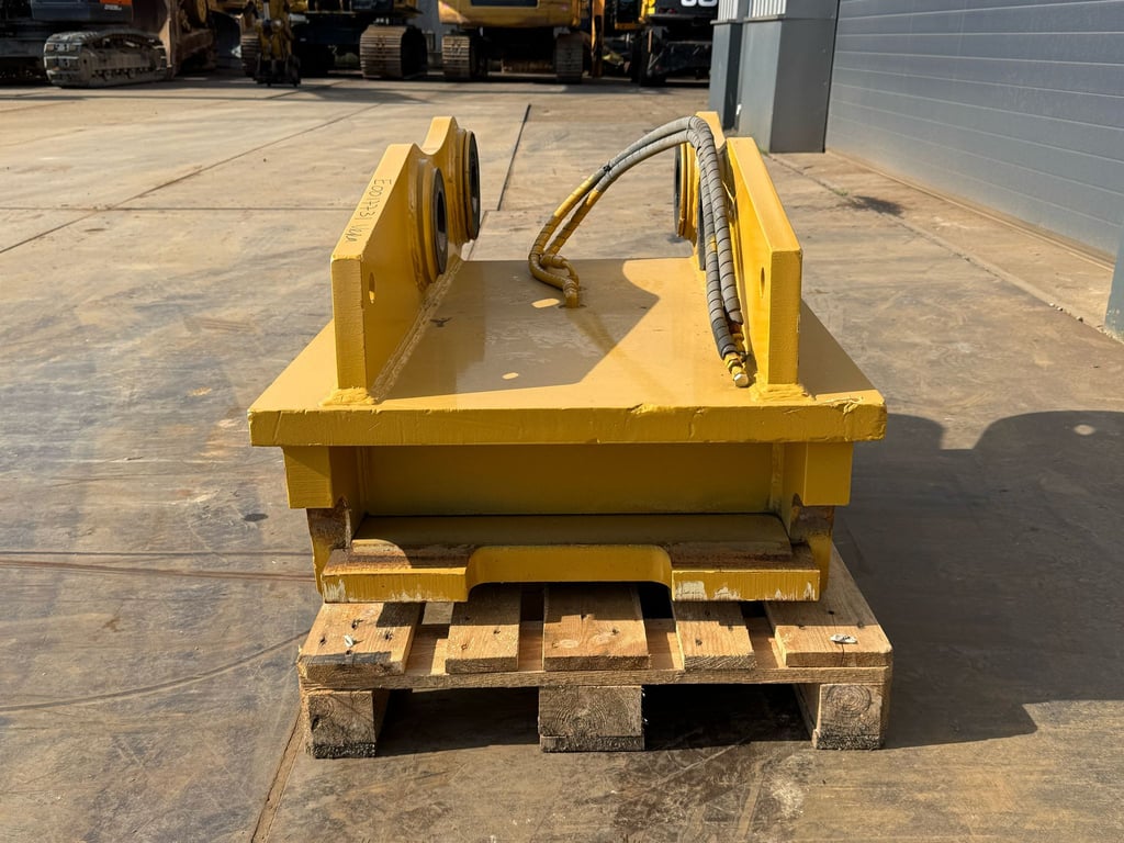 Caterpillar 352 Quick Coupler 70001780 352 Quick Coupler 1 image 3