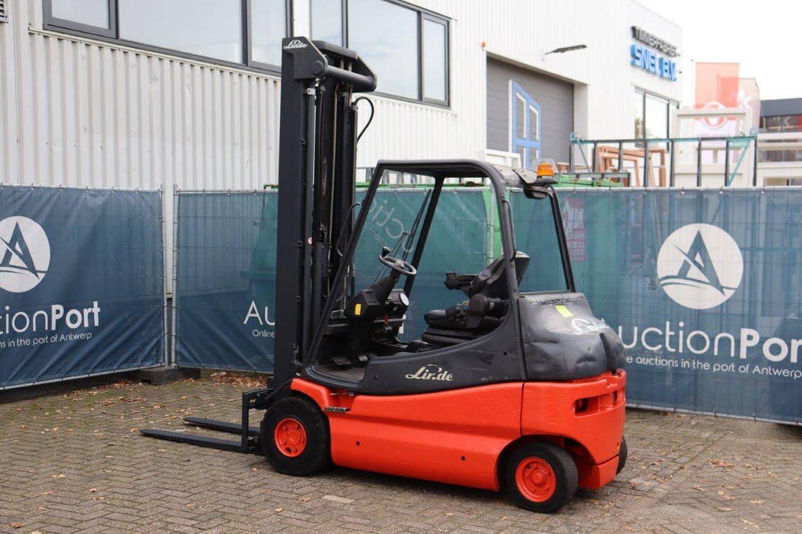 Heftruck Linde E25-02 Elektrisch 2500kg 2002 2002 E25-02 2002 1 Forklift image 3