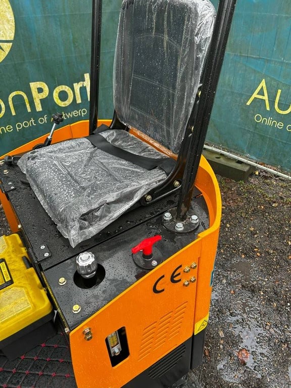 Mini excavator Beartrac HT10 Diesel 9.5 hp 2024 New with thumb 2024 Beartrac HT10 2024 0 image 13