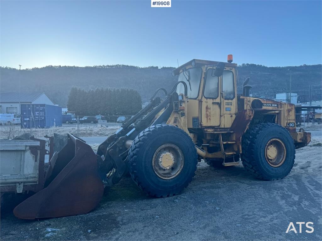 Volvo L90 Wheel Loader w/ Bucket 1987 19908 L90 Wheel Loader w/ Bucket 1987 1 Wheel Loaders image 2