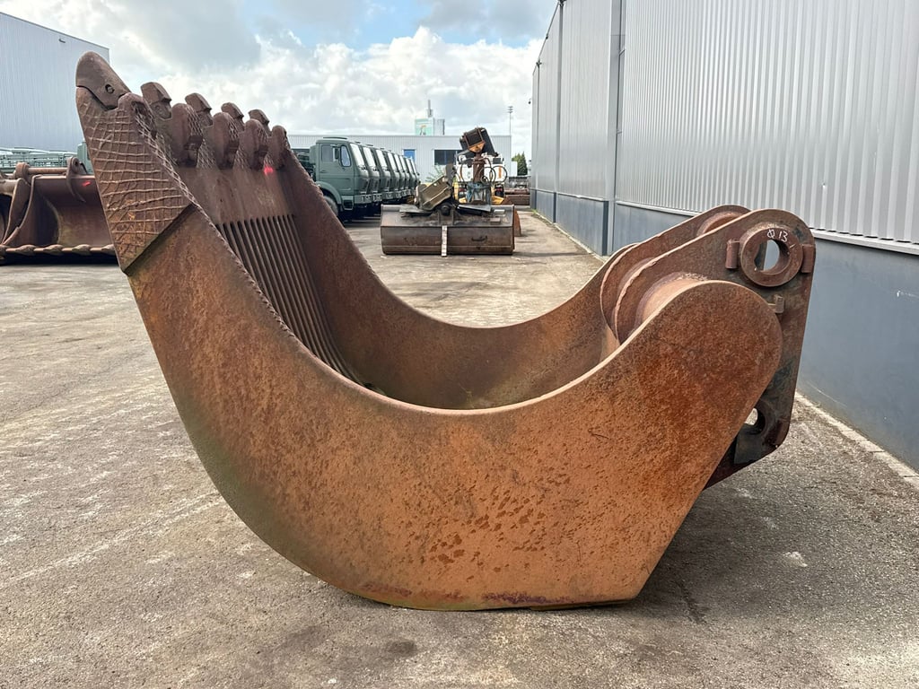 Caterpillar Skeletonbucket Caterpillar 374 70001925 Skeletonbucket Caterpillar 374 1 image 2