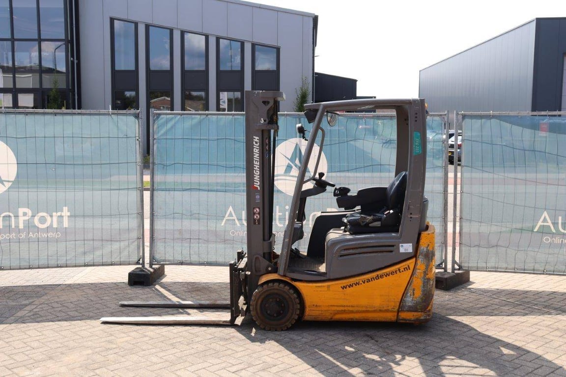Forklift Jungheinrich EFG215 Electric 1500kg 4.5m 2016 2016 EFG215 2016 1 Forklift image 2