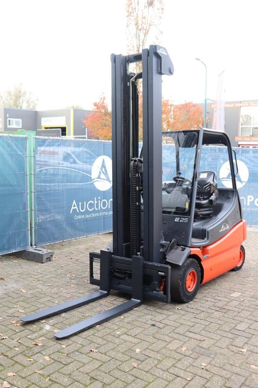 Heftruck Linde E25-02 Elektrisch 2500kg 2002 2002 E25-02 2002 1 Forklift image 9