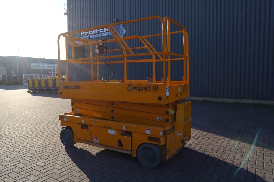 Haulotte Compact 10 Electric, 10m Working Height, 450kg Cap 2011 HAULOTTE - Compact 10 - 61861 Compact 10 Electric, 10m Wo...