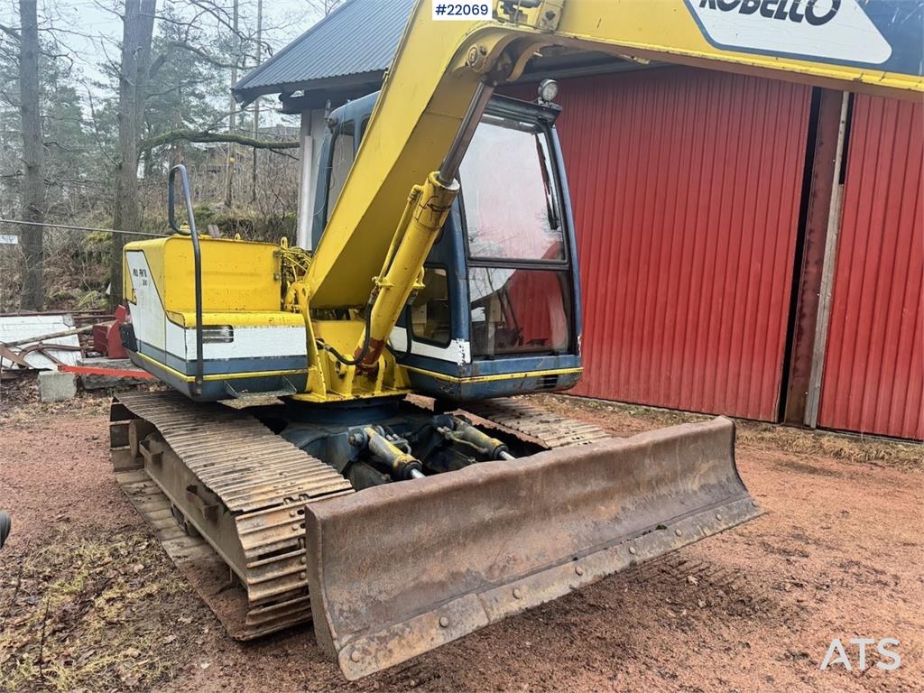 Kobelco SK60 crawler excavator with bucket 1991 22069 SK60 crawler excavator with bucket 1991 1 Crawler Excavators image 2