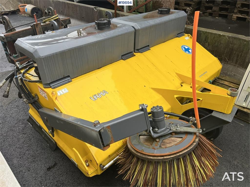 Vama EHK 2200 wheel loader broom 2019 19694 Vama EHK 2200 wheel loader broom 2019 1 Wheel Loaders image 12