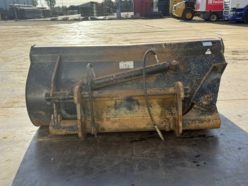 ZFE Side-Tilting bucket for CAT 908 SW 2023 70001912 ZFE Side-Tilting bucket for CAT 908 SW 2023 1 image 4