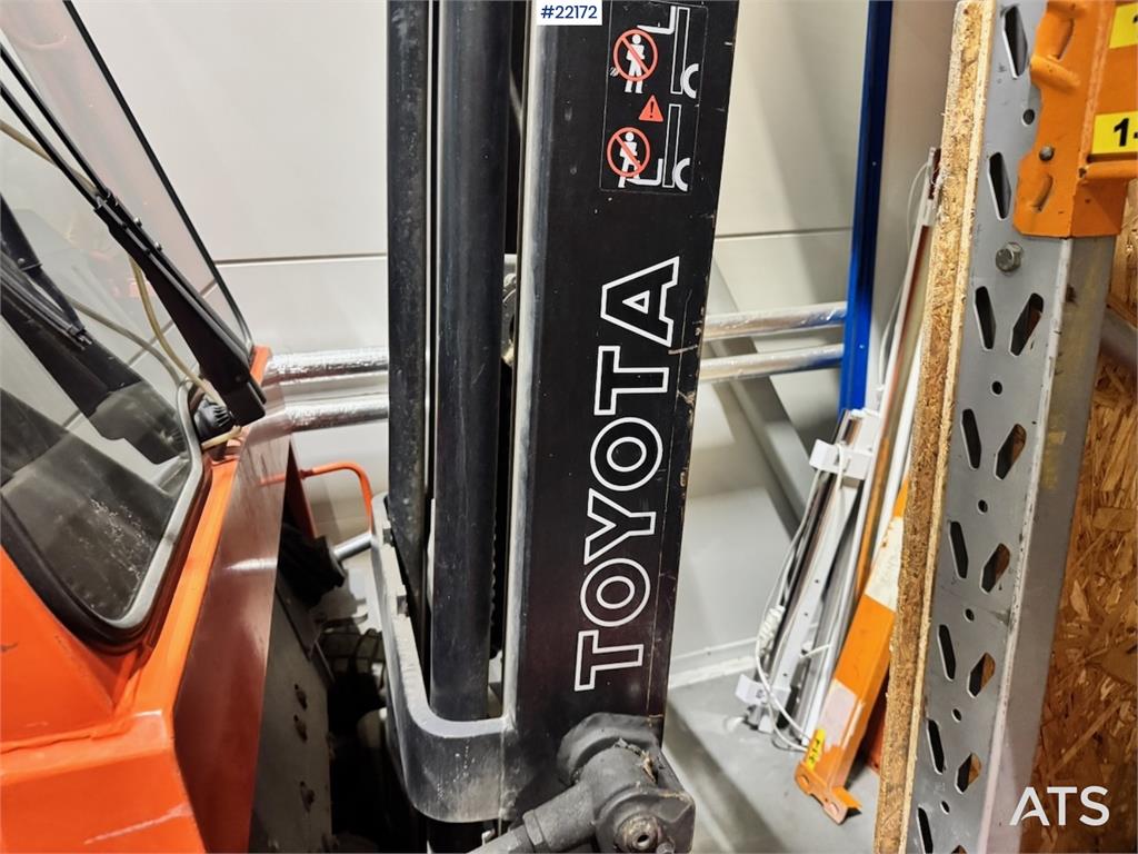 Toyota FBMF20 electric forklift with defective battery. 1997 22172 FBMF20 electric forklift with defective battery. 1997 1...