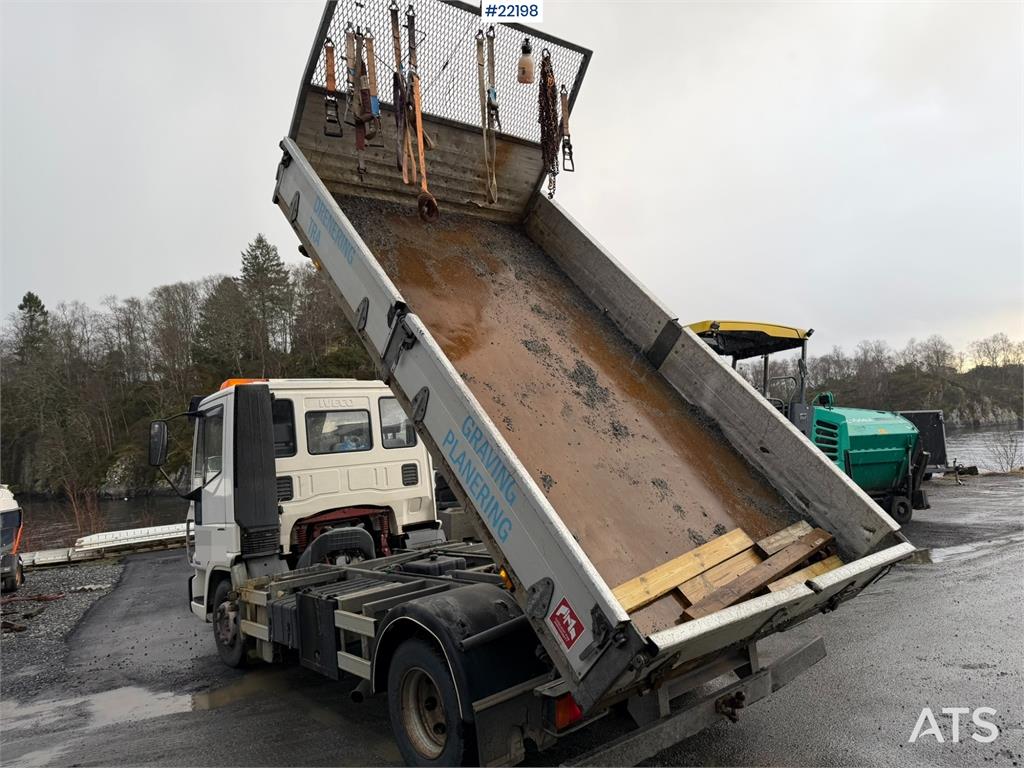 Iveco 90E18 4x2 tipping truck with 3-way tipping 2004 22198 90E18 4x2 tipping truck with 3-way tipping 2004 1 Tipper truck...