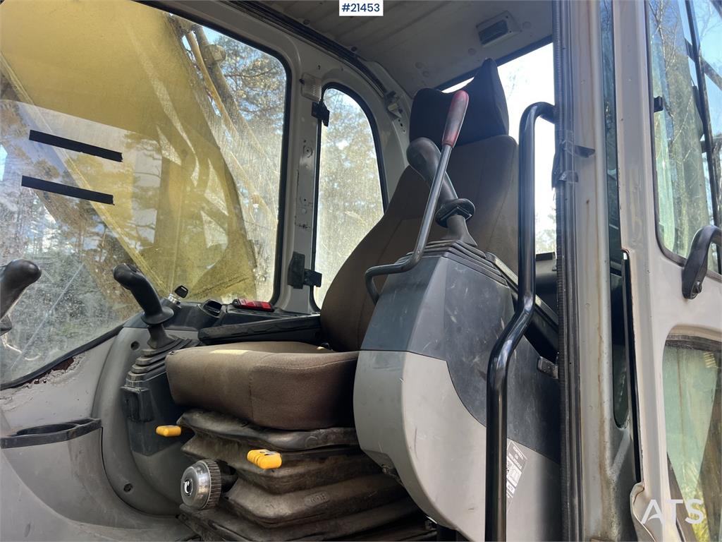 New Holland E215 Excavator 2008 21453 E215 Excavator 2008 1 Crawler Excavators image 14